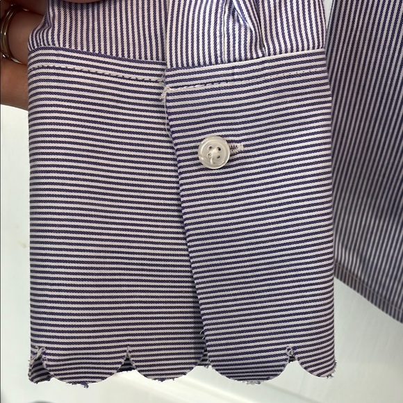 Banana Republic Riley Pinstripe w/ Scallop Details & Hidden Button Down - Size 4 - Picture 4 of 16